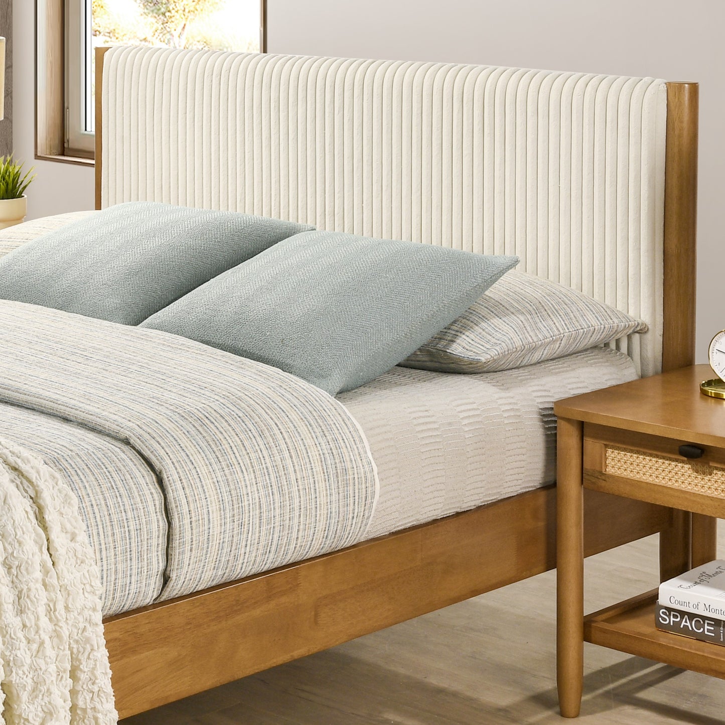 Vichy Rubberwood Platform Bed in Light Walnut, Queen