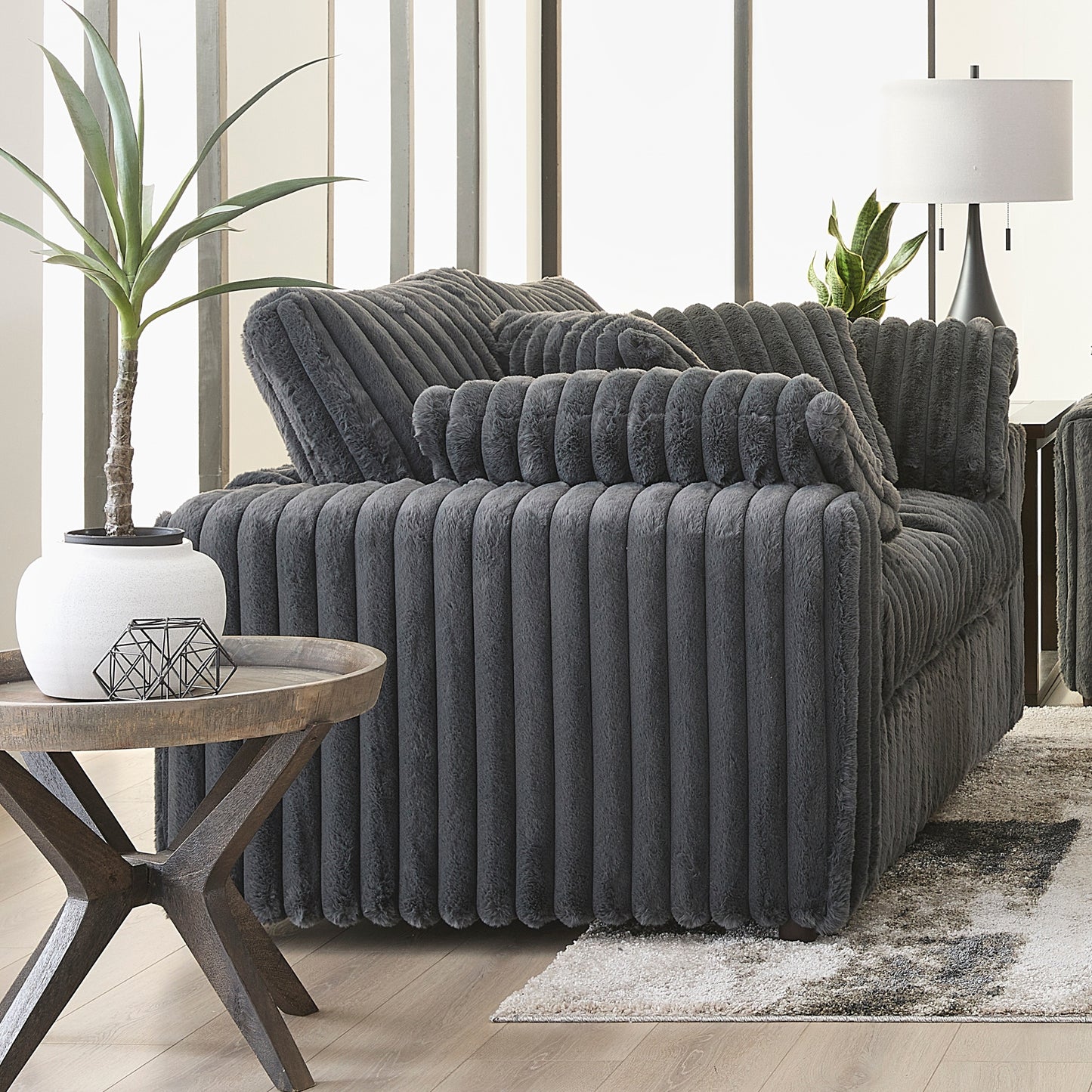 Roundhill Furniture Belvoir Upholstered Stationary Loveseat