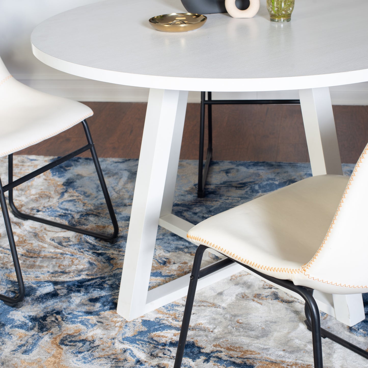Varna 3-Piece Round Dining Set, Trestle Dining Table with 2 Stylish Chairs