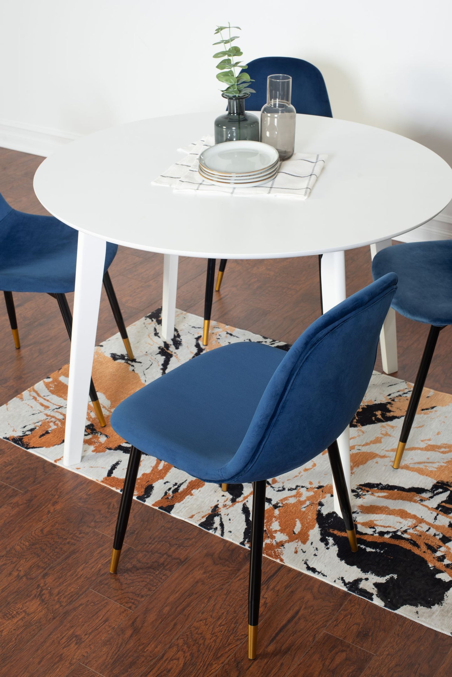 Lassan Contemporary 5-Piece Dining Set, White Round Dining Table with 4 Chairs