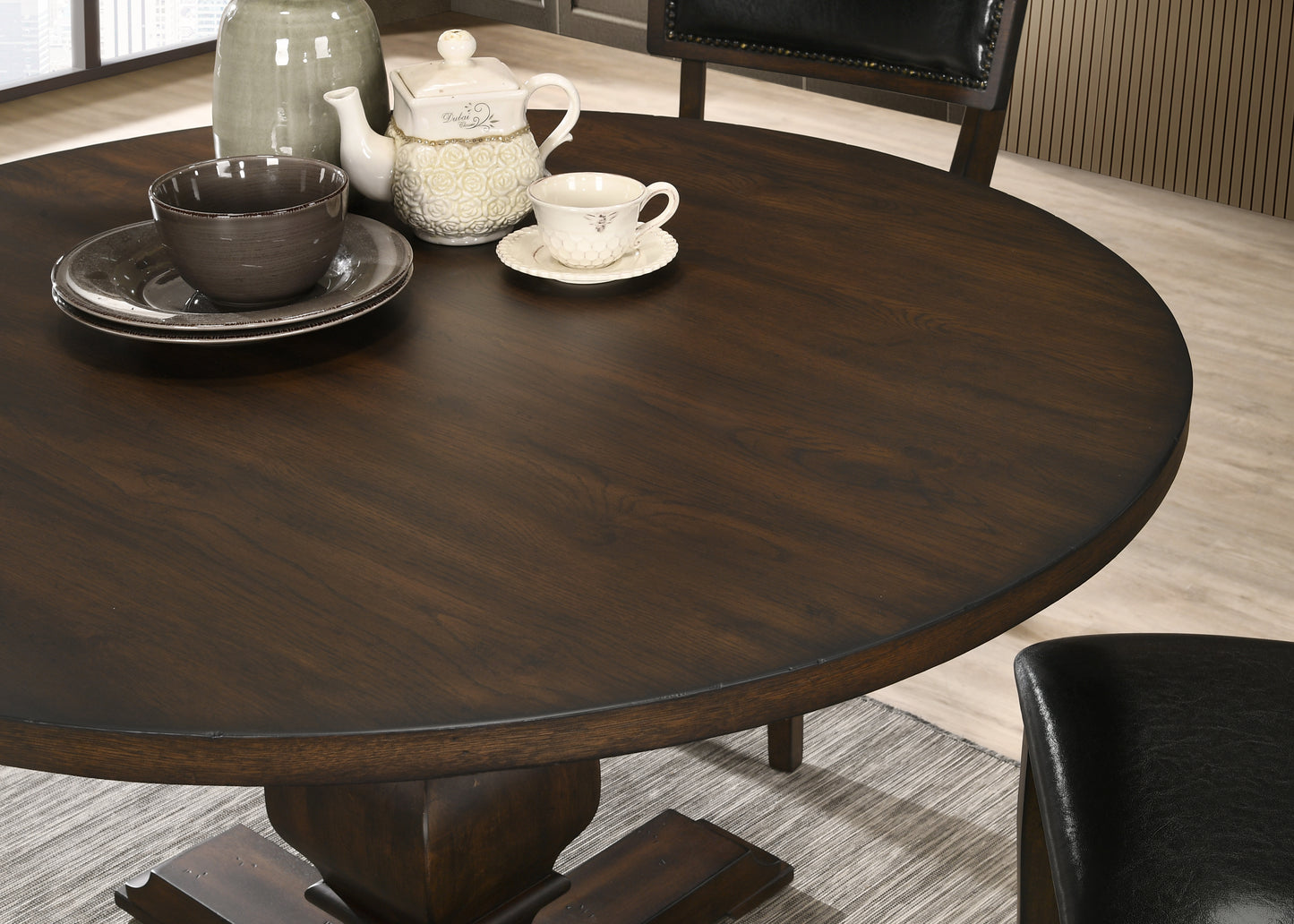 Roundhill Furniture Havre Wood Pedestal Round Dining Table
