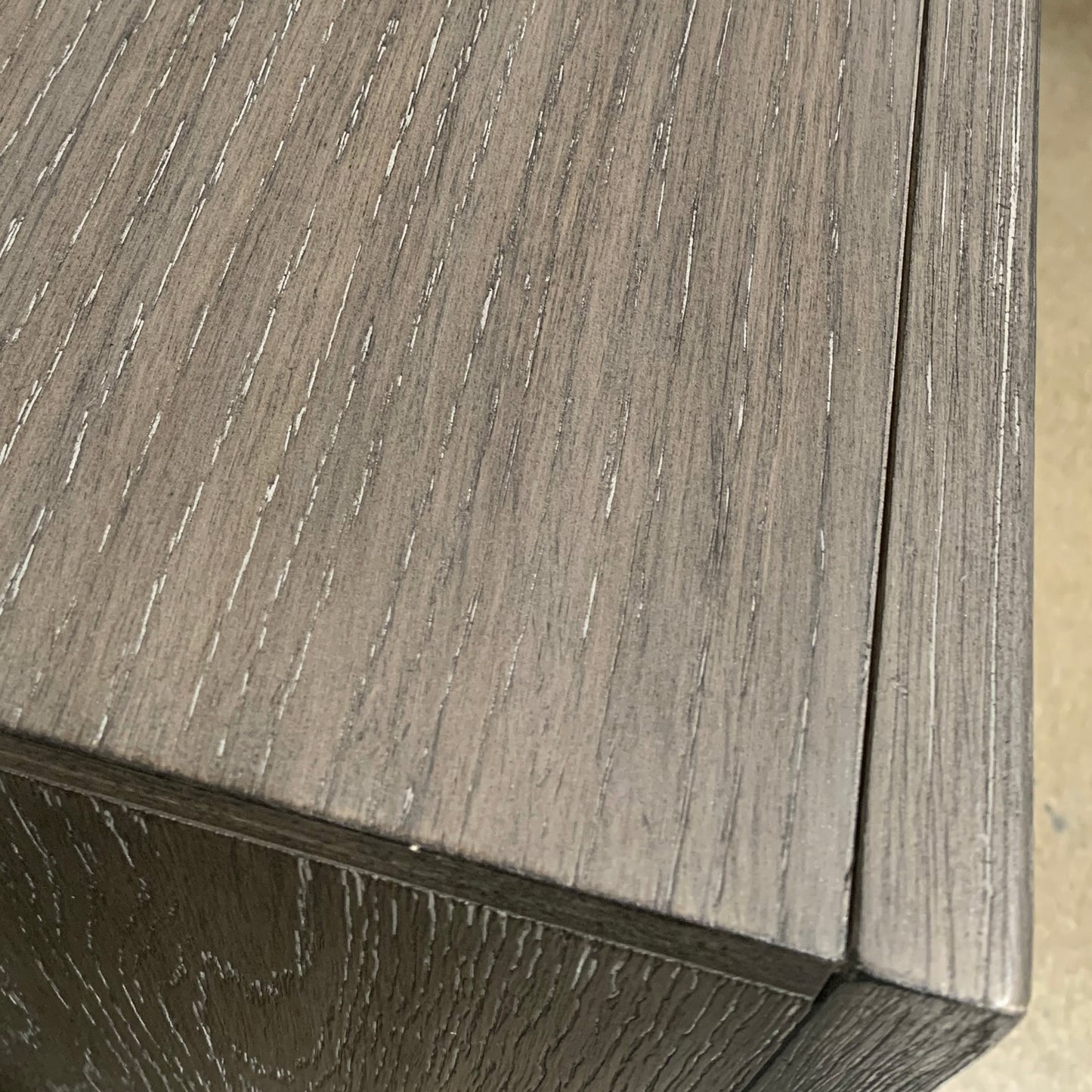 Ennesley Gray Wood 4 Drawers Chest