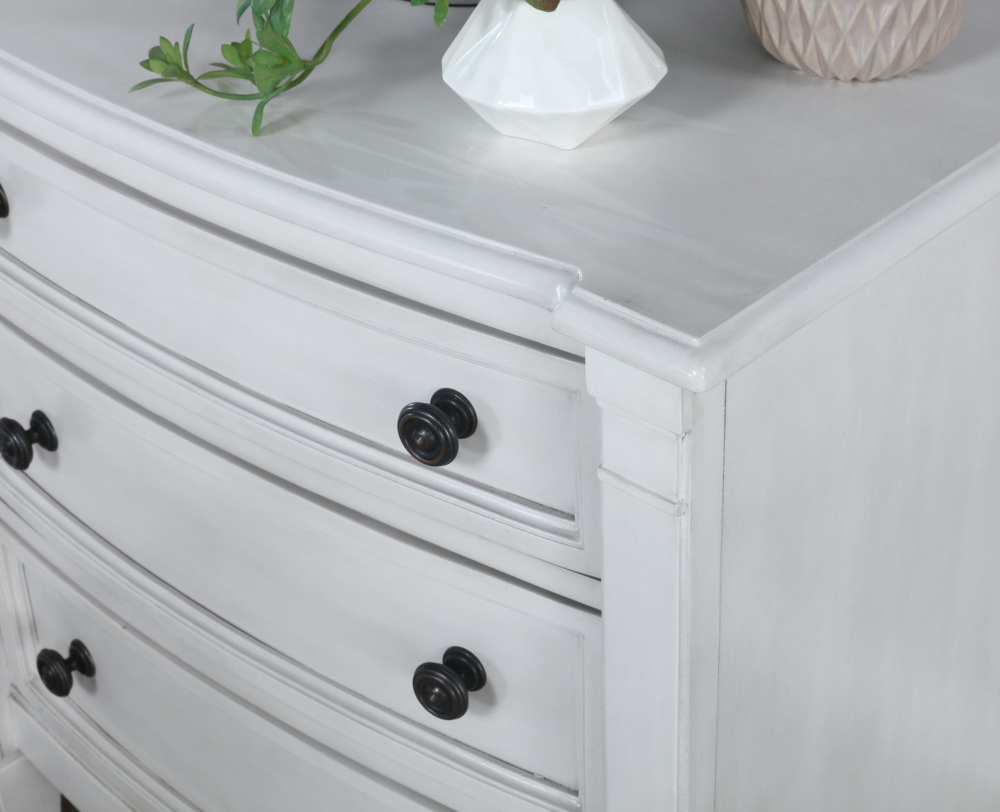 Saline Wood Planked Style 8-Drawer Dresser in White Finish