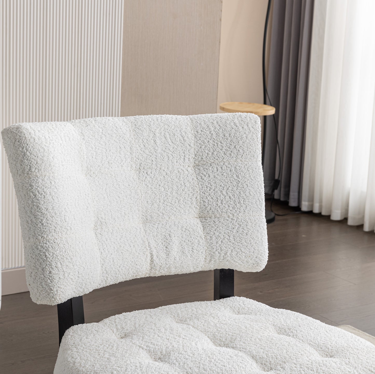 Movile Tufted Accent Chair, Oversized Seating