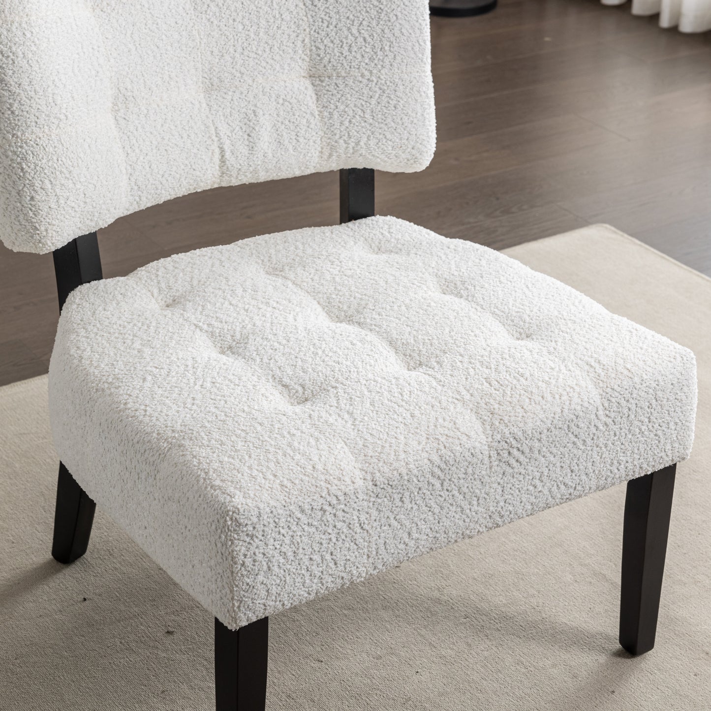 Movile Tufted Accent Chair, Oversized Seating