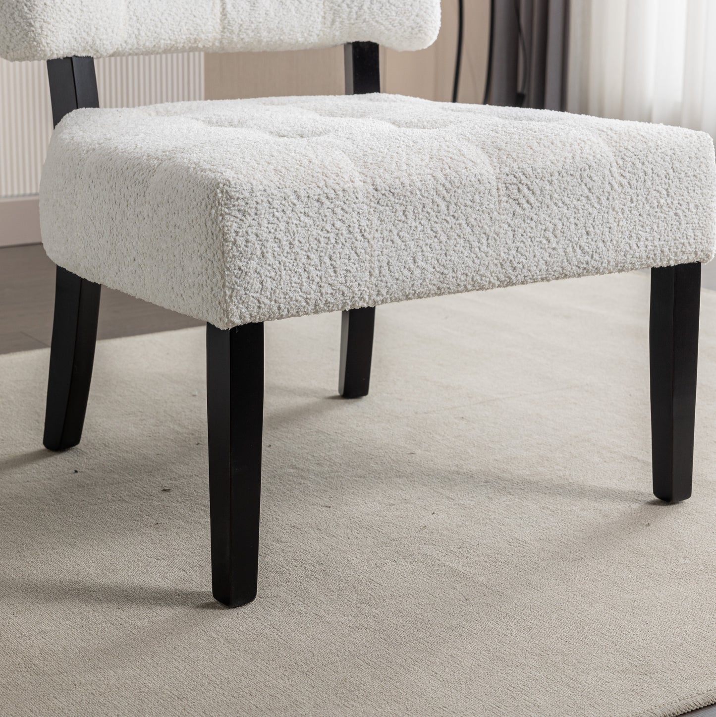 Movile Tufted Accent Chair, Oversized Seating