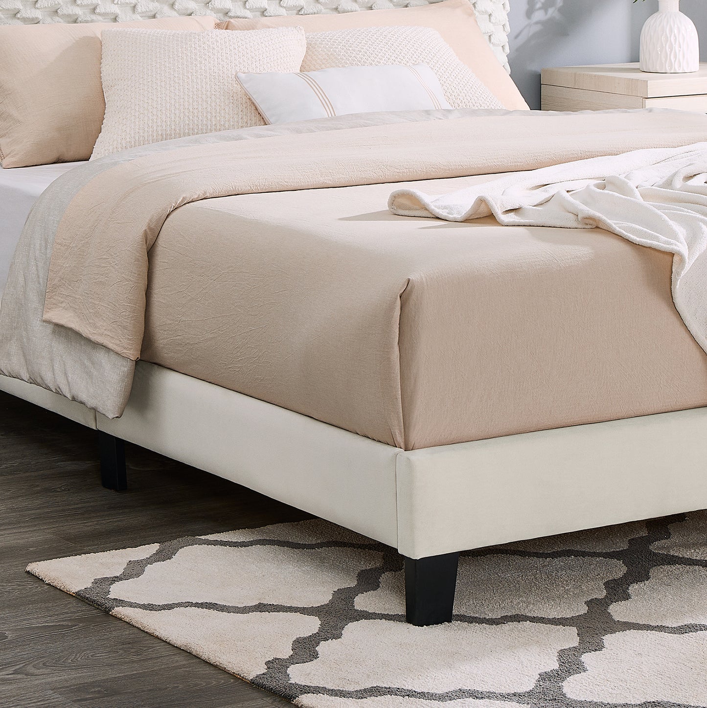 Findlay Plush 3D Upholstered Platform Bed in White Dove