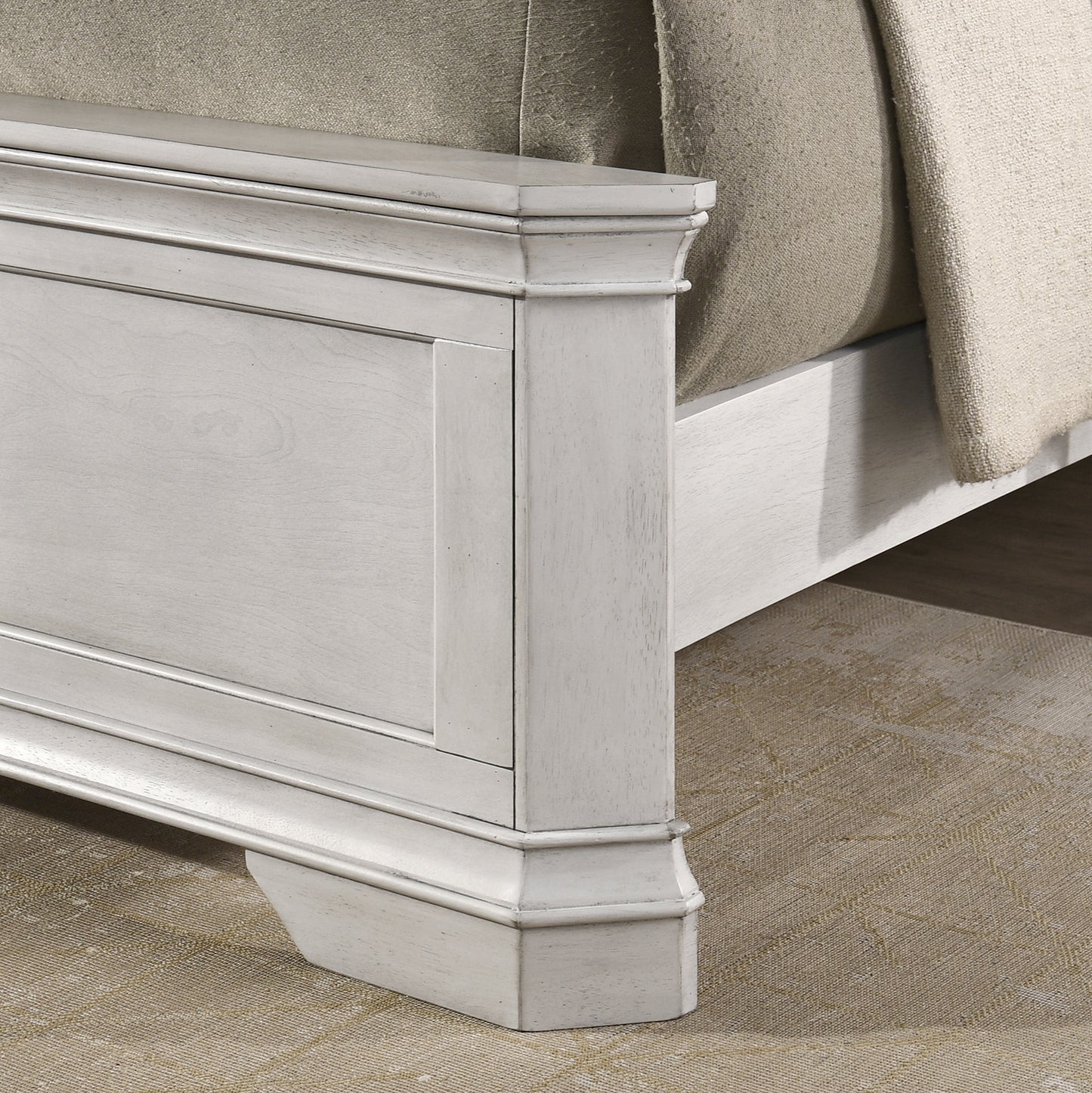 Roundhill Furniture Maderne Traditional Wood Panel Bedroom Collection