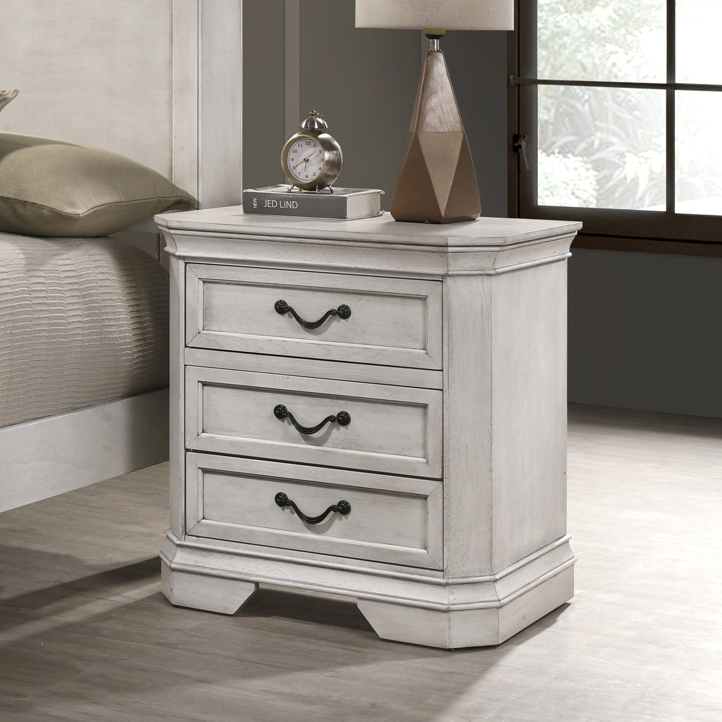 Roundhill Furniture Maderne Traditional Wood 3-Drawer Nightstand