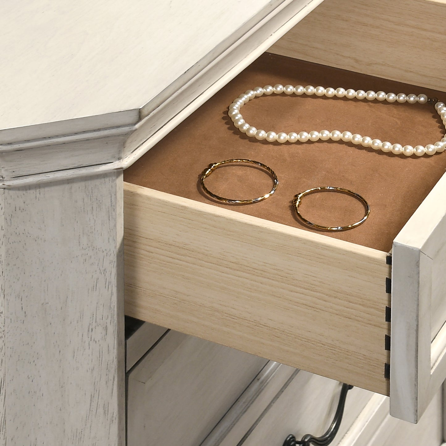 Roundhill Furniture Maderne Traditional Wood 3-Drawer Nightstand