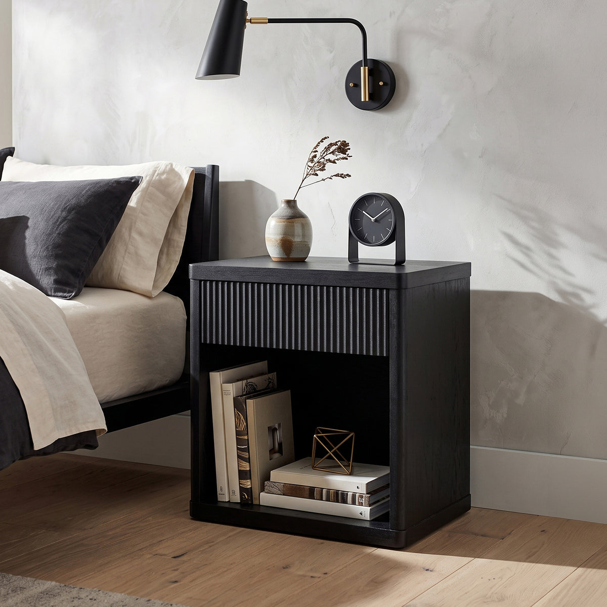 Roundhill Furniture Aria Modern Fluted Nightstands, Side Tables, Set of 2