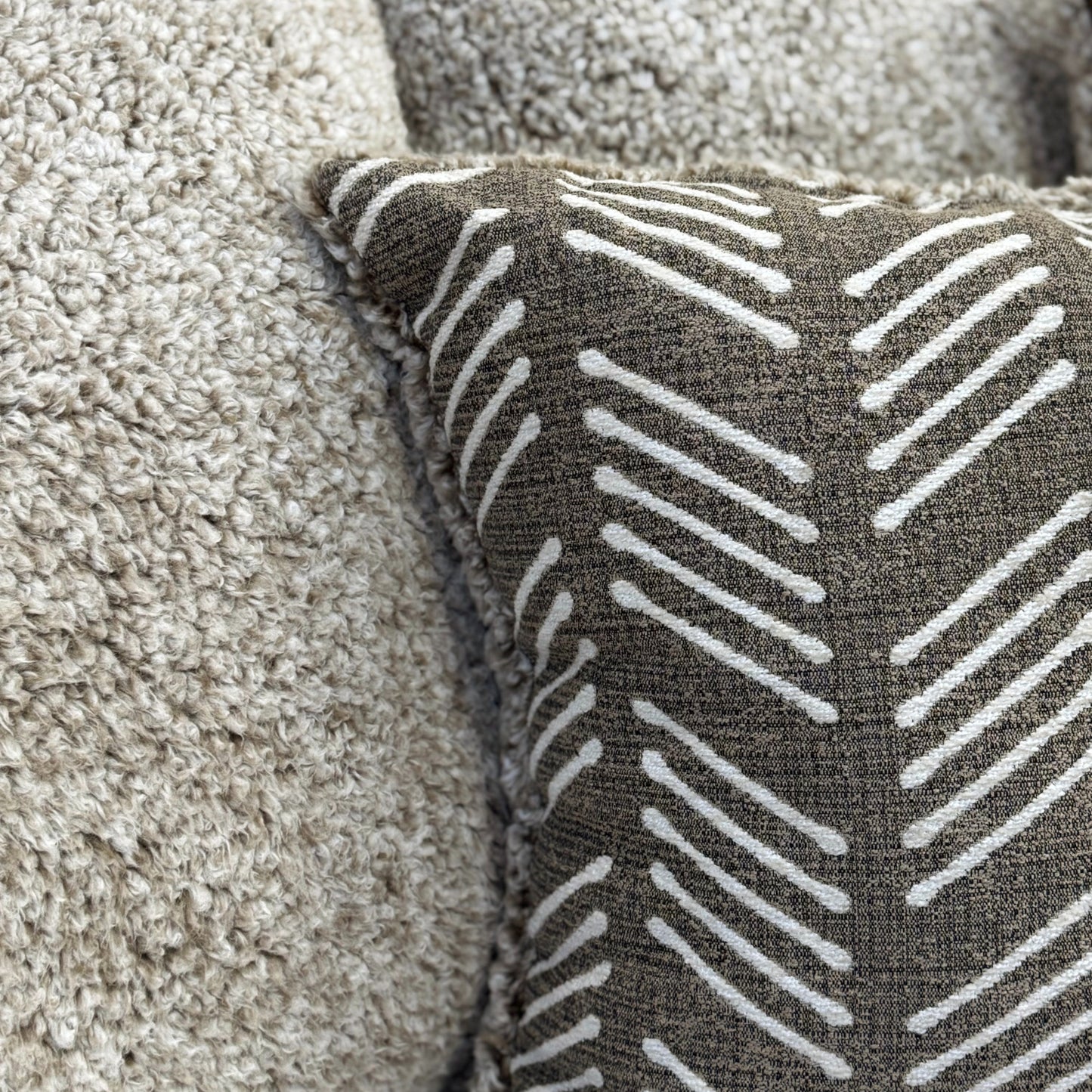 Roundhill Furniture Marvella Living Room Loveseat with Chocolate Faux Leather Upholstery and Curly Shearling Cushions