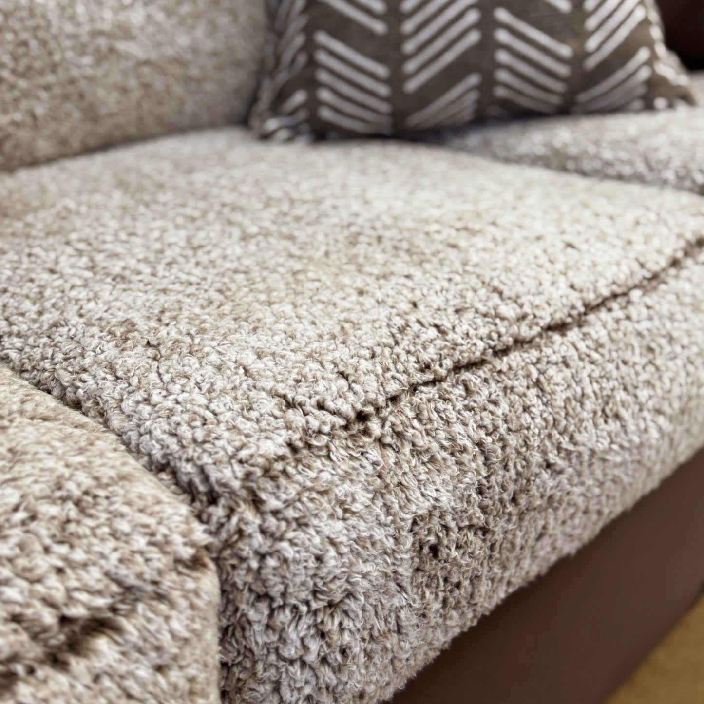 Roundhill Furniture Marvella Living Room Loveseat with Chocolate Faux Leather Upholstery and Curly Shearling Cushions