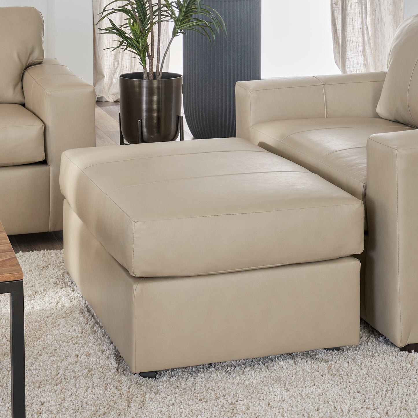 Roundhill Furniture Sakan Leather Upholstered Ottoman