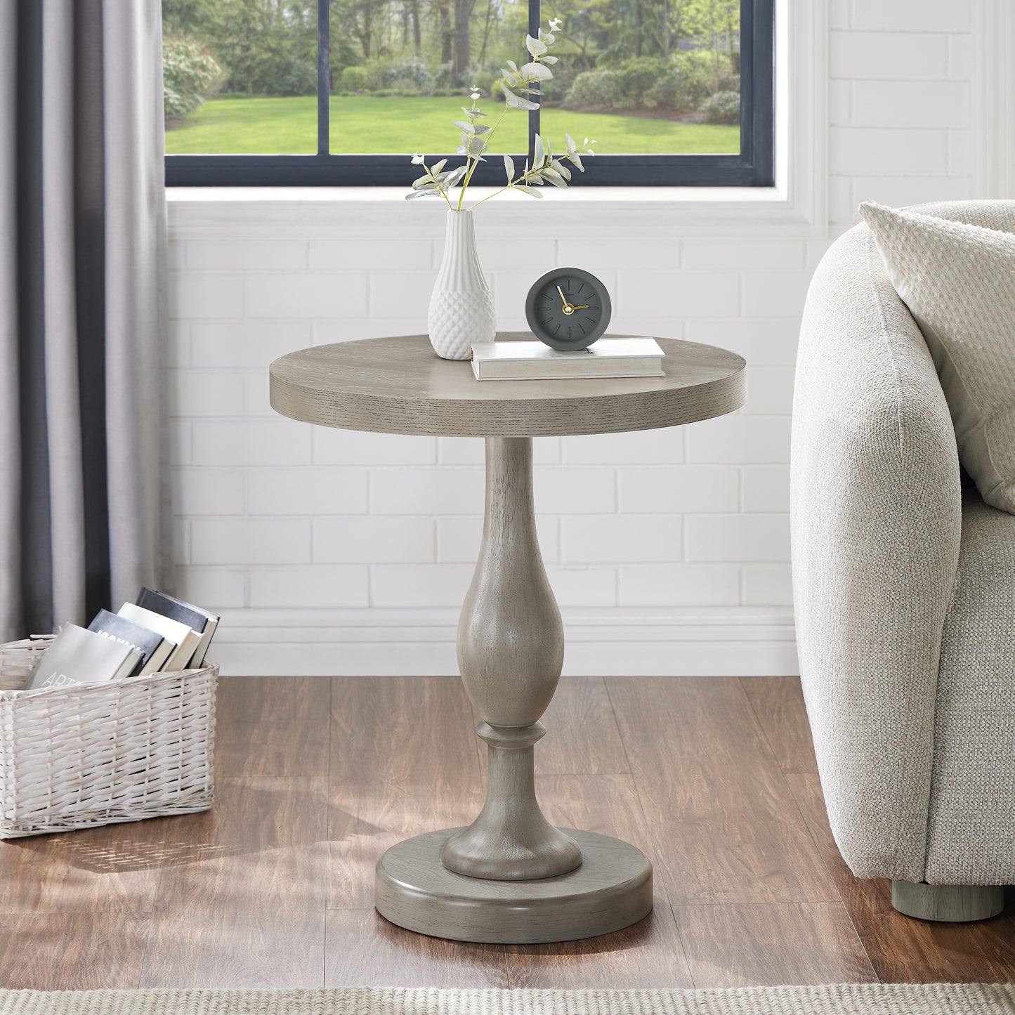 Roundhill Furniture Solmere 22" Round Wood Pedestal End Table