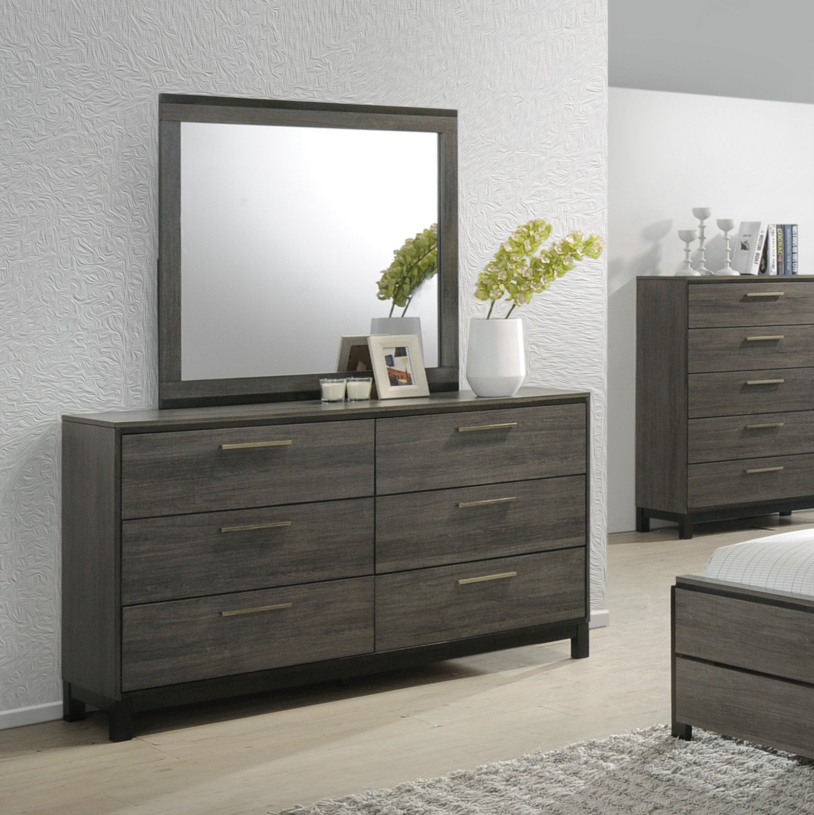 Ioana Antique Grey Finish Wood Dresser and Mirror Roundhill Furniture Ioana Antique Grey Finish Wood Dresser and Mirror Roundhill Furniture