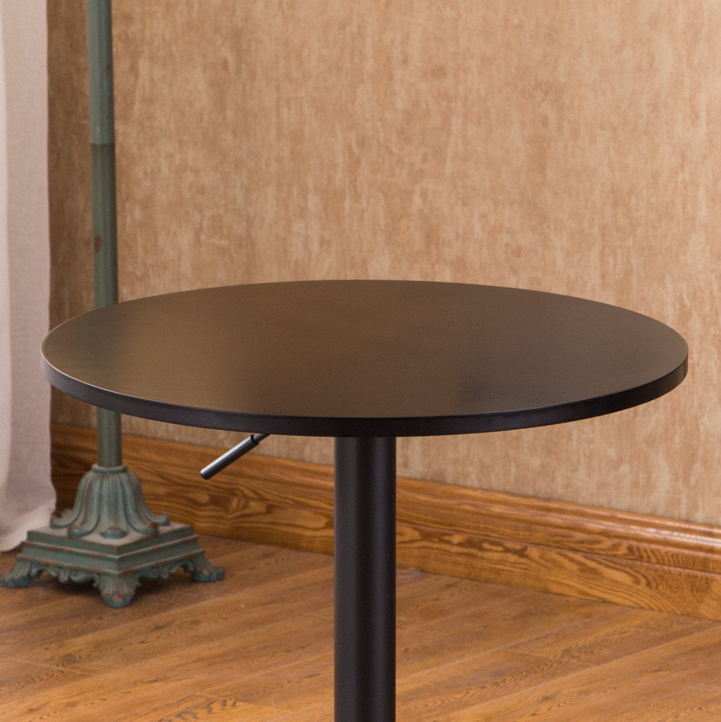 Adjustable height round discount table